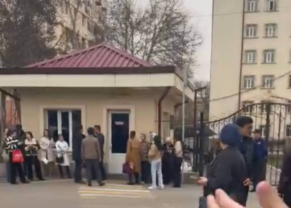 O‘zJOKUda forma kiymagan va kech qolgan o‘nlab talabalar darsga kiritilmadi